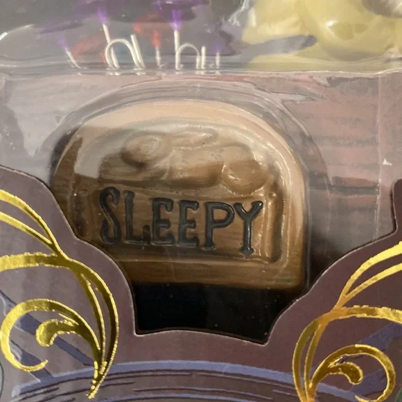 NIB Snow White &the Seven Dwarfs 85th Anniversary Sleepy Figural Trinket Dish - Picture 6 of 7